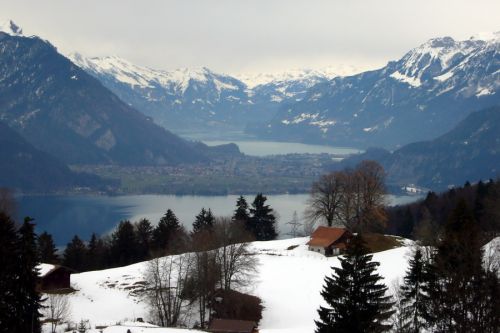 Blick nach Interlaken: Thuner- und Brienzersee
