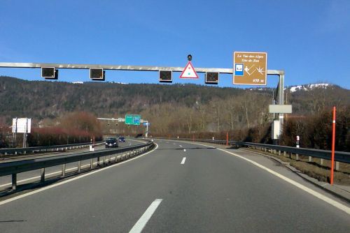 Ausfahrt des Hauts-Geneveys: Auch hier könnte man Skifahren

