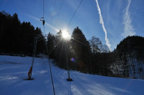Mehr Fotos der beiden Anlagen [url=http://www.jacomet.ch/themen/skilift/album/thumbnails.php?album=246]hier[/url] 
