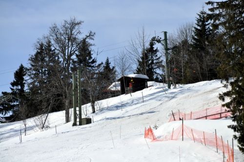 Poma-Doppellift Les Loges - Vue des Alpes (mehr dazu [url=http://www.sommerschi.com/forum/viewtopic.php?f=8&t=1722]hier[/url] )
