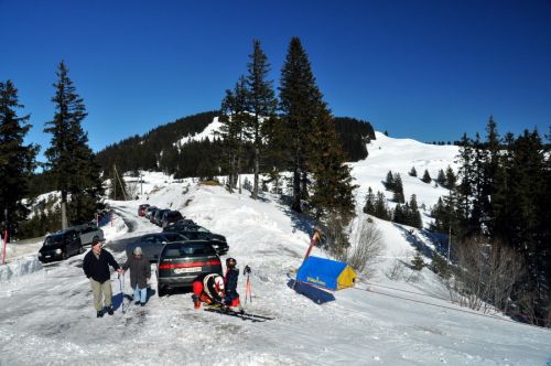 Blick zurück zum Parkplatz gleich bei der Skilift-Bergstation
