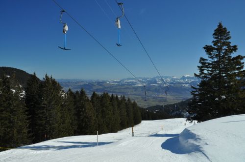 Blick ins Gürbe- und Aaretal sowie das Napfgebiet und Emmental

