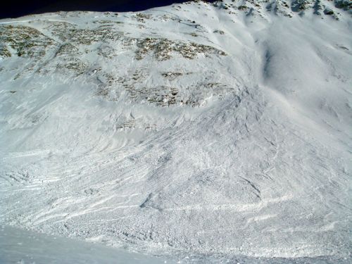 Lawine am Pazolastock Richtung MGB-Trassee (Foto: Pilatus)
