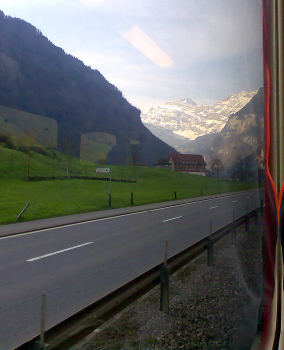In der ZB zwischen Dallenwil und Engelberg - die Schneeberge kommen näher!
