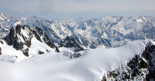 Zoom Richtung Tujetscher Berge - in der Mitte der Piz Muraun
