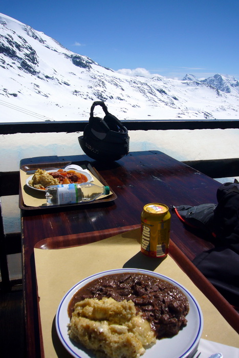 Bontandini-Schnell-Zmittag diesmal - die Pisten sind zu schön zum lange essen...
