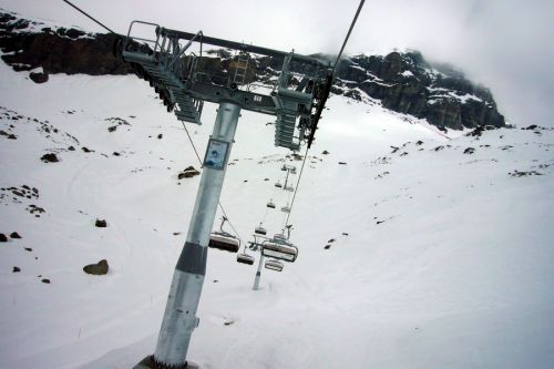 Bremsschnee in Cervinia - wegen dem Sch... Neuschnee der Nacht jagte es uns hier fast aus den Schuhen
