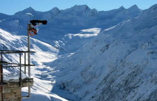 Die altbekannte Mobotix-Webcam Nätschen-Gemsstock
