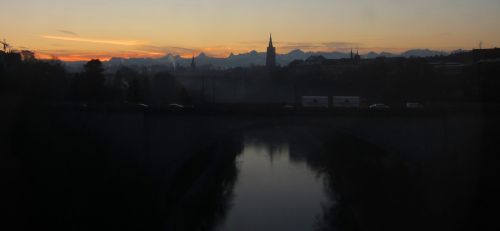 Unterwegs mit dem Zug nach Interlaken: Eiger, M....ünster und Jungfrau

