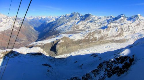  - [url=http://www.jacomet.ch/themen/skilift/album/thumbnails.php?album=51&page=2]Sieht fast aus wie im November 2006[/url]: Kaum Naturschnee im Norden (ok, damals hatte es wirklich fast nirgends Schnee, auch oberhalb 2500m nicht)
