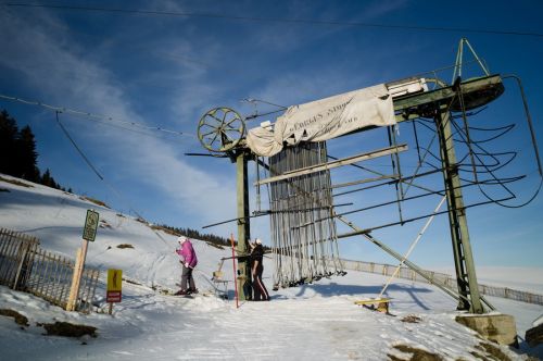 Aufwisch vom Januar: Skifahren am Dent de Vaulion, mehr Fotos [url=http://www.jacomet.ch/themen/skilift/album/thumbnails.php?album=279]hier[/url]
