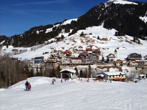 Aufwisch vom Februar: Sörenberg, mehr Fotos [url=http://www.jacomet.ch/themen/skilift/album/thumbnails.php?album=284]hier[/url]
