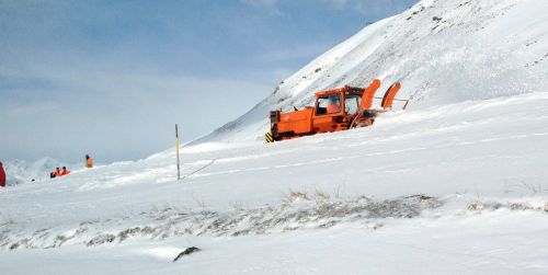 Schneeräumung zwischen Nätschen und Oberalppass
