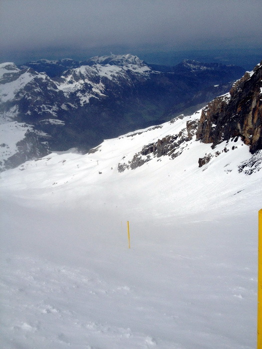 Abfahrt nach Stand, ganz nett - locker verblasener Pulverschnee
