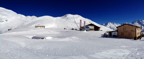 Perfekte Pisten mit rund 3m Schnee auf dem Pass
