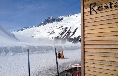 Was kommt denn da von Andermatt her zu schleichen...?
