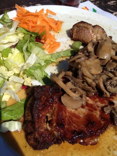 Dieses Schweinssteak war grad so gut wie Rind... mmmmh
