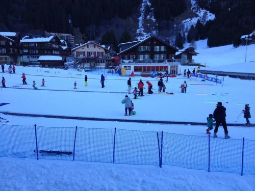 Kinderskigebiet, gut besucht
