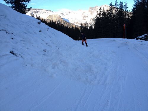Rund um Tschuggen wird überall Schnee herangekarrt
