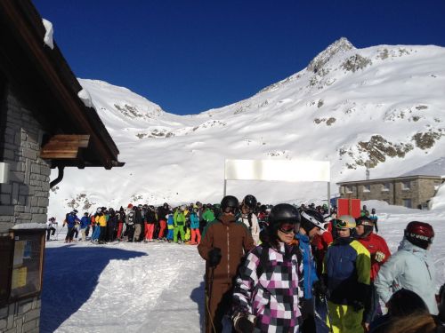 Maximale Schlange am Alpsu-Skilift
