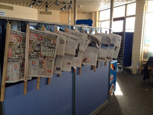 Vorbildliches Zeitungssortiment im Self Caischavedra
