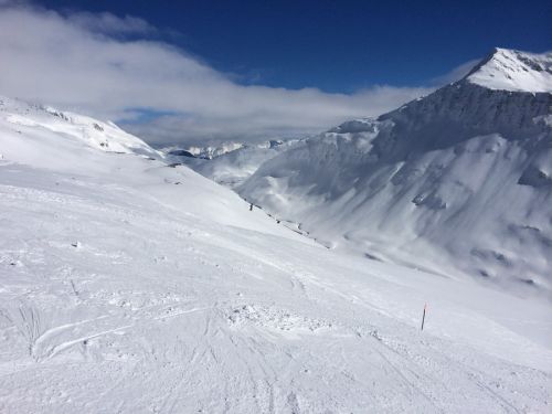 Drüben in Sedrun hat es noch Wolken
