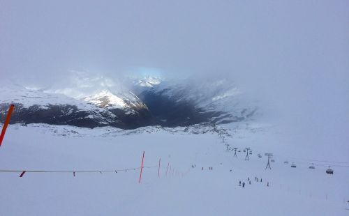 Leider waren die Bergspitzen und Gräte aus Süden in Wolken gehüllt. 

