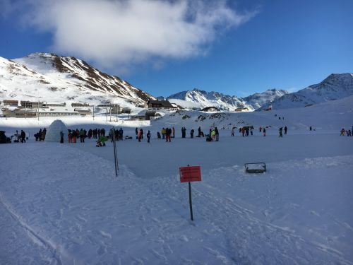 Neue Eisbahn auf dem Oberalpsee, 1. Januar 2016
