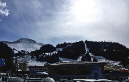 Vielerorts waren die Bahnen wegen Föhsturm zu - in Schwarzsee abgesehen von etwas Wind alles OK!

