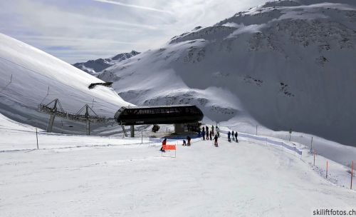 6. April 2018 - Video einer Fahrt mit der neuen Sesselbahn Schneehüenerstock inkl. Pistenabfahrt [url=https://www.youtube.com/watch?v=JiwrjzBzWS4]hier[/url]
