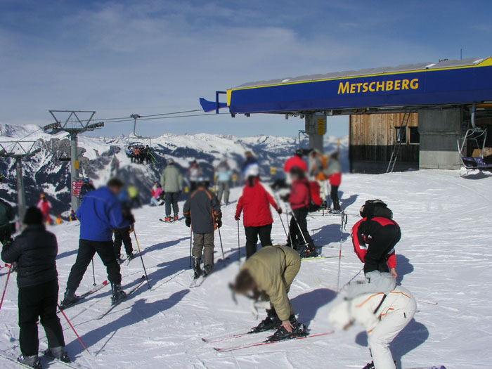 Bergstation der Milka-Bahn am Metschberg (nur noch anhand der Sessel als solche erkennbar)
