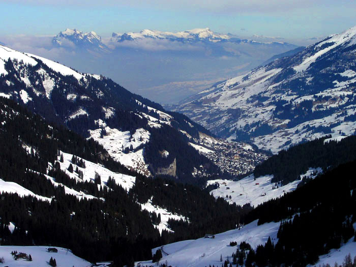 Blick Richtung Niederhorn und Sichle - an sich wollte ich alte Lifte im Eriz fotografieren, da sass aber zäher Hochnebel, drum gings spontan in die Lenk
