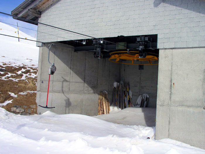 Bergstation des Müller-Liftes mit Garaventa-Nachrüstung
