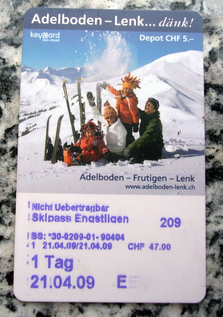 Die Tageskarte ist mit 47 CHF bei einem laufenden Lift eindeutig überteuert... aber immerhin ist hier bis am 3. Mai offen!
