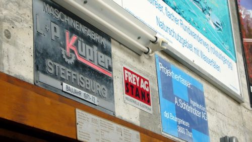 Die grössere der beiden Bahnen ist von Küpfer und gleich alt die der Galeriebetreiber...
