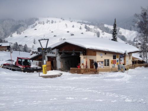 25. Februar 2013 - Blog-Reportage mit Video von diesem Tag [url=https://blog.jacomet.ch/vintage-skifahren-teil-21-habkern/]hier[/url]
