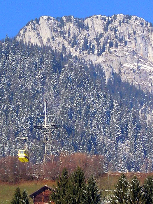 [url=http://www.stockhorn.ch]Luftseilbahn Erlenbach-Chrindi-Stockhorn[/url], bei der Talstation Erlenbach i.S., Dezember 2005
