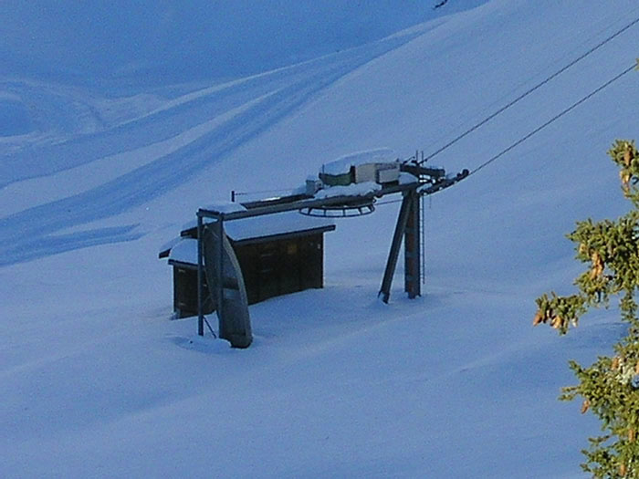 Talstation Skilift Lasenberg - [url=http://www.alpinforum.com/forum/viewtopic.php?t=12332]mehr Bilder vom Sommer 2005 hier[/url]
