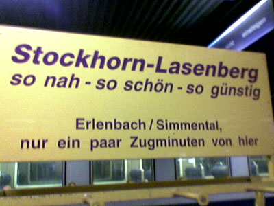 Naja... die machen zwar Werbung, aber der [url=http://www.jacomet.ch/themen/skilift/album/thumbnails.php?album=110]Skilift läuft nicht mehr[/url] (Bahnhof Spiez, März 2005)
