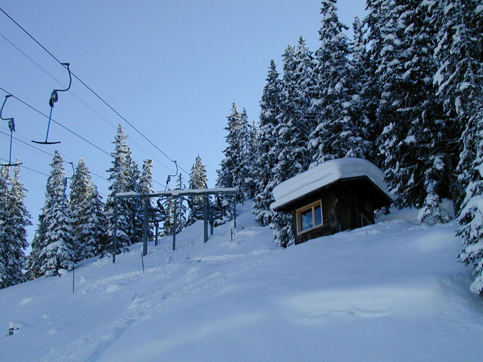 Bergstation Doppellift Nüegg-Tubelfärich, Januar 2000 - Eine chronologische Liste aller je erbauten Habegger-Skilifte [url=http://jacomet.ch/themen/skilift/download/habegger-skilift-liste.pdf]ist hier downloadbar (PDF, 450 KB)[/url] - Quelle: Habegger / Archiv Luzi Hitz
