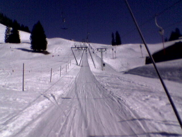 Skilift Riedli-Schwarzenberg, parallel dazu Skilift Röstenschwend, März 2005
