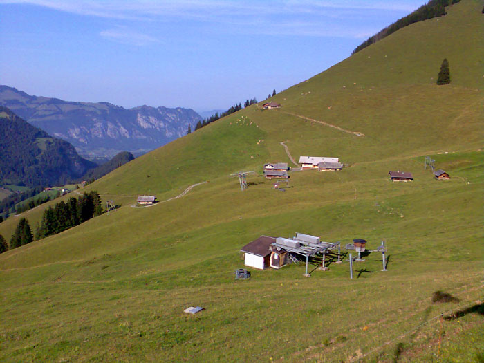 Skigebiet beim Berghaus Nüegg im Sommer 2006
