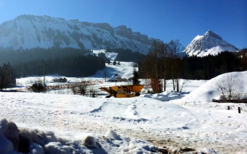 Wir sind da: Premiere im Snowpark Eriz ([url=http://www.snowparkeriz.ch/]Website[/url])
