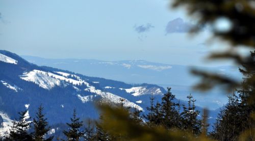 Blick Richtung Jura (vermutlich Gegend um Vallorbe / Ste-Croix / Chasseron?)

