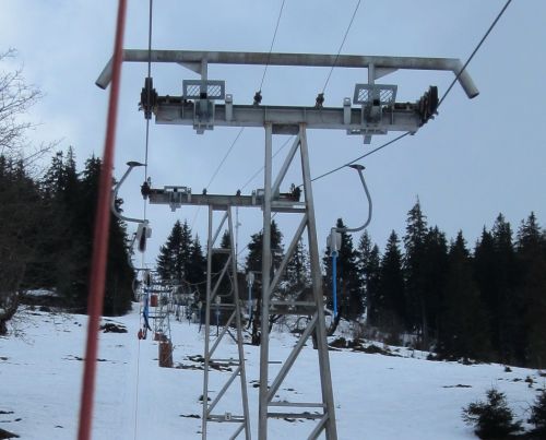 Weitere Bilder dieser Anlage [url=http://www.stahlseil.ch/gallery/main.php?g2_itemId=116280]hier[/url] und [url=http://www.seilbahnbilder.ch/galerie/index.php?cat=6]hier[/url] 
