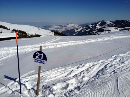 Auf dem höchsten per Skilift erreichbaren Punkt, Blick Richtung Guggershorn und Bern
