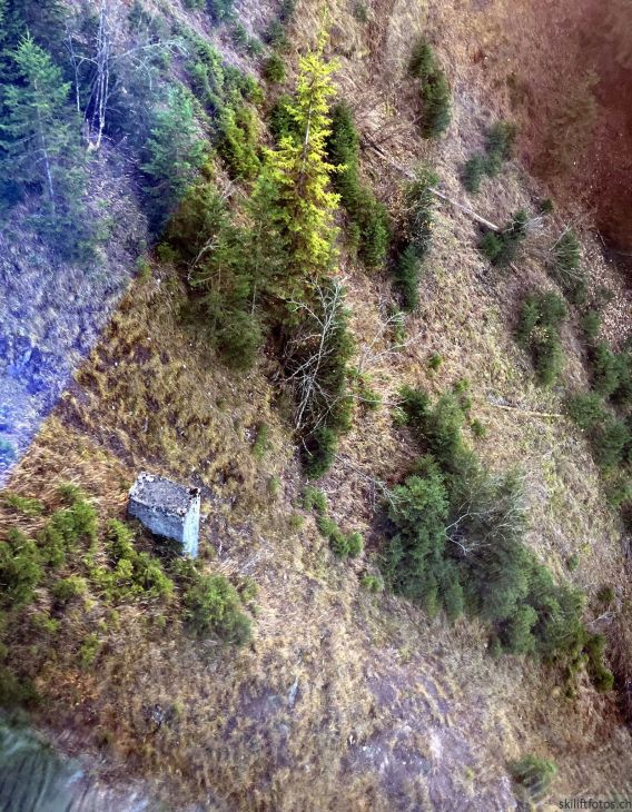 Überresten der ersten Bahnen an diesem Hang, 8. November 2025
