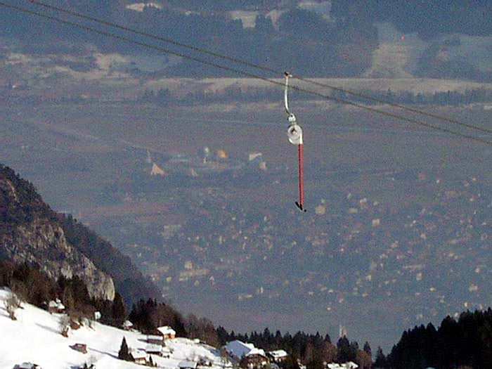 BSG 77 mit Mystery-Park Interlaken (Skilift Hohwald, Niederhorn) - [url=http://www.jacomet.ch/themen/skilift/album/thumbnails.php?album=49]mehr Bilder dieses Tages hier[/url]

