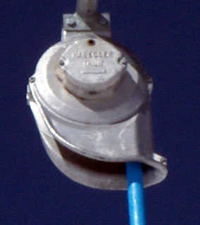Zermatt, Skilift Plateau Rosa 1, 3. Mai 2006: Habegger-Hydraulik-Gehänge HA75 - die Anleitung aus den 1970er-Jahren [url=http://www.jacomet.ch/themen/skilift/download/1975-habegger-hydro-anleitung.pdf]ist hier als PDF abrufbar - 2 MB[/url], Quelle: Archiv Luzi Hitz
