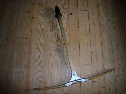 Habegger-Holzbügel aus den 1960er-Jahren; Geschenk [url=http://www.skilift-nostalgie.ch]Jakob Schuler[/url]
